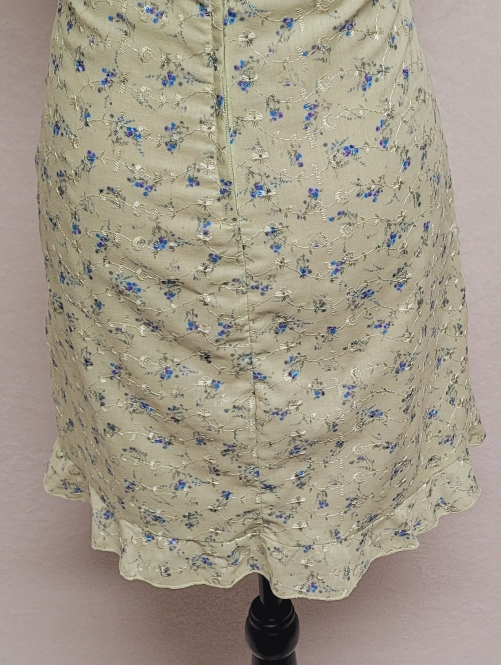 90s Vintage IZ Byer Sage Green Floral Embroidered Ruffle Hem Mini Dress 12 - Picture 9 of 12